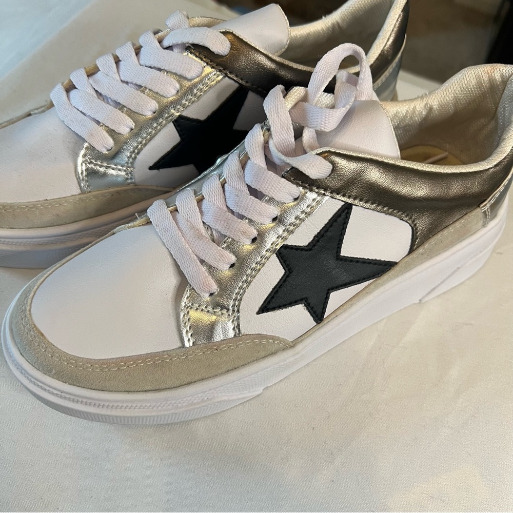 Pink Lily Star Sneakers White Silver Black Low Top Lace Up‎ Shoes Womens 8
